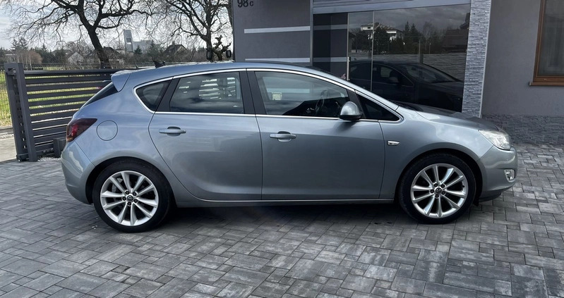 Opel Astra cena 23300 przebieg: 252432, rok produkcji 2010 z Olsztyn małe 79
